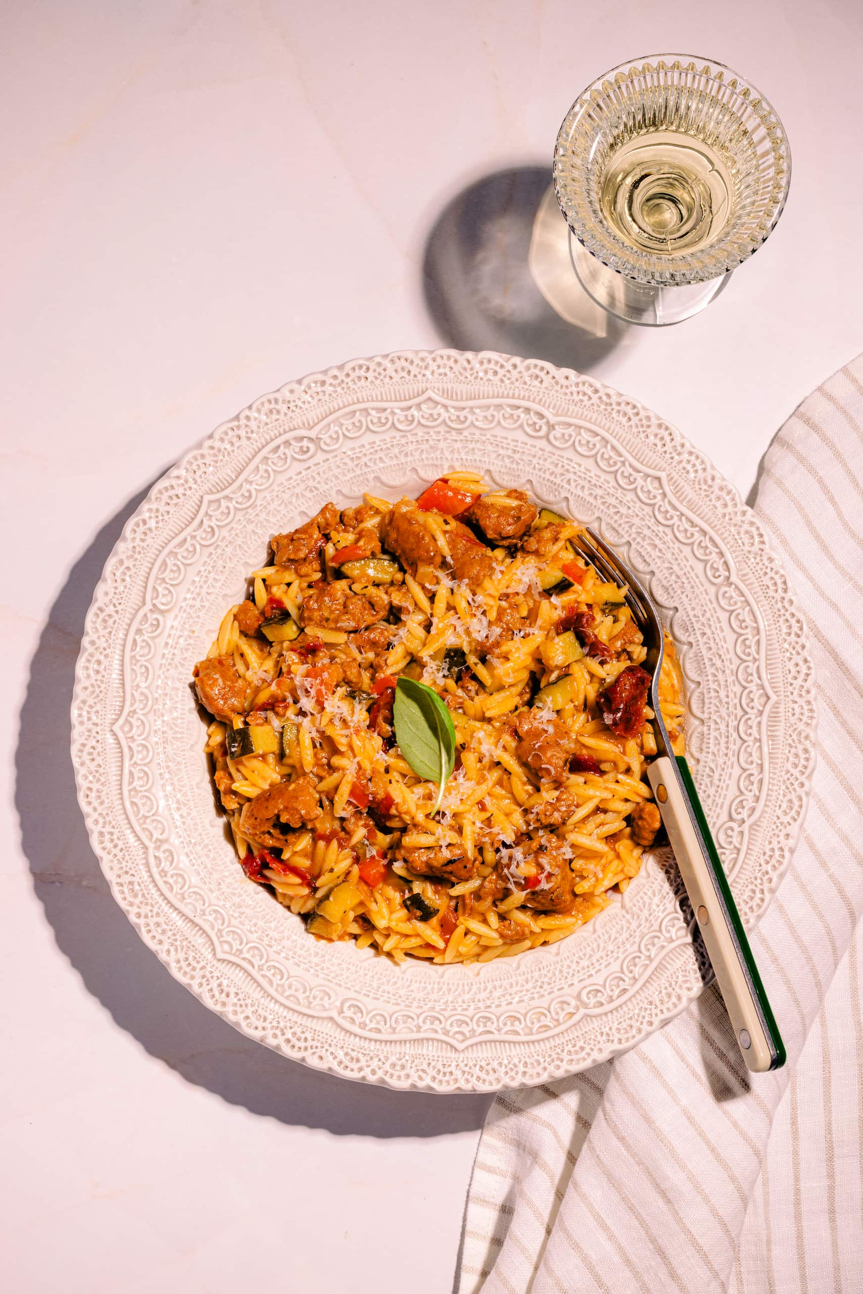 Orzo crémeux aux saucisses italiennes facile (one pot)