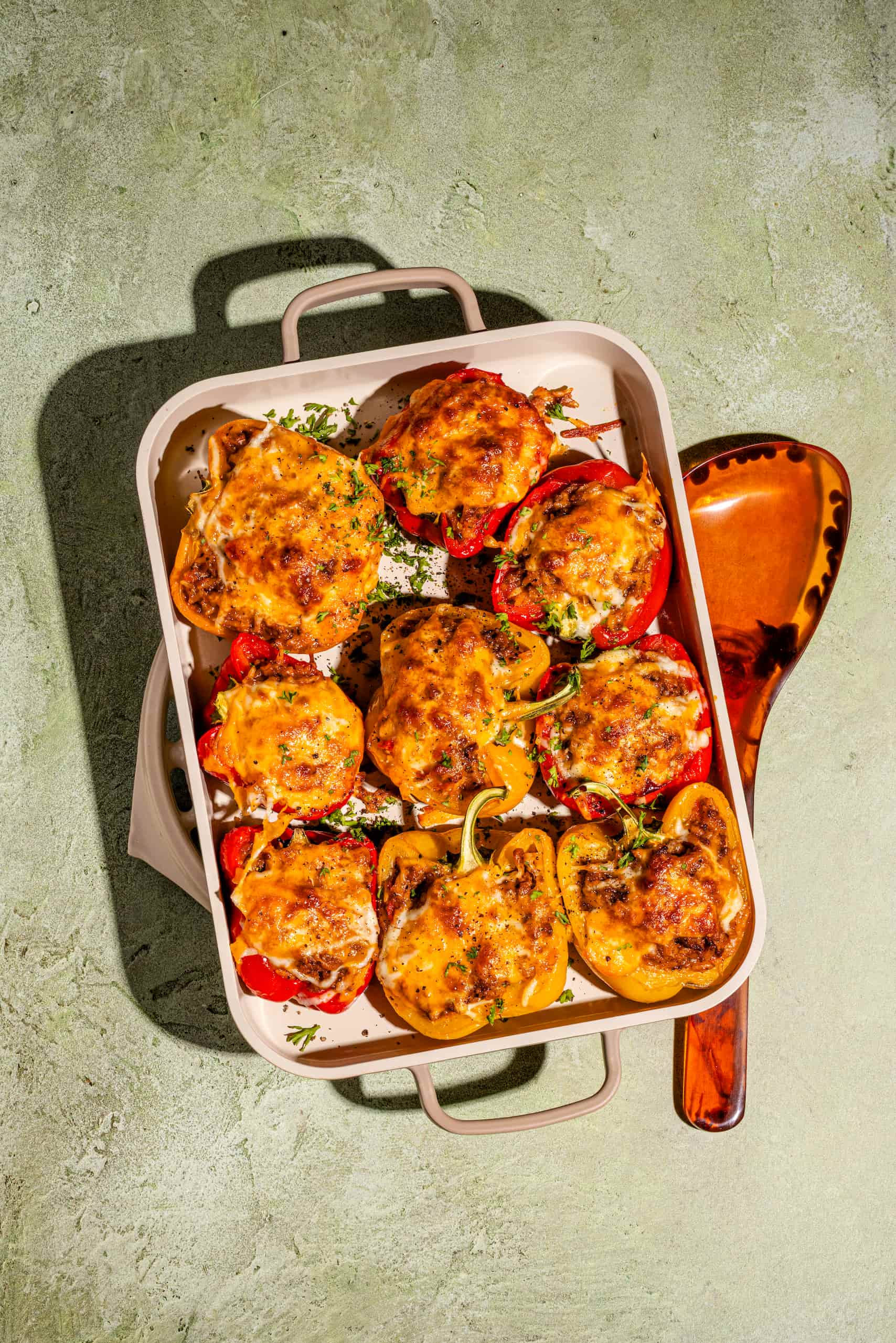 La meilleure recette de poivrons farcis traditionnels gratinés avec boeuf haché et riz