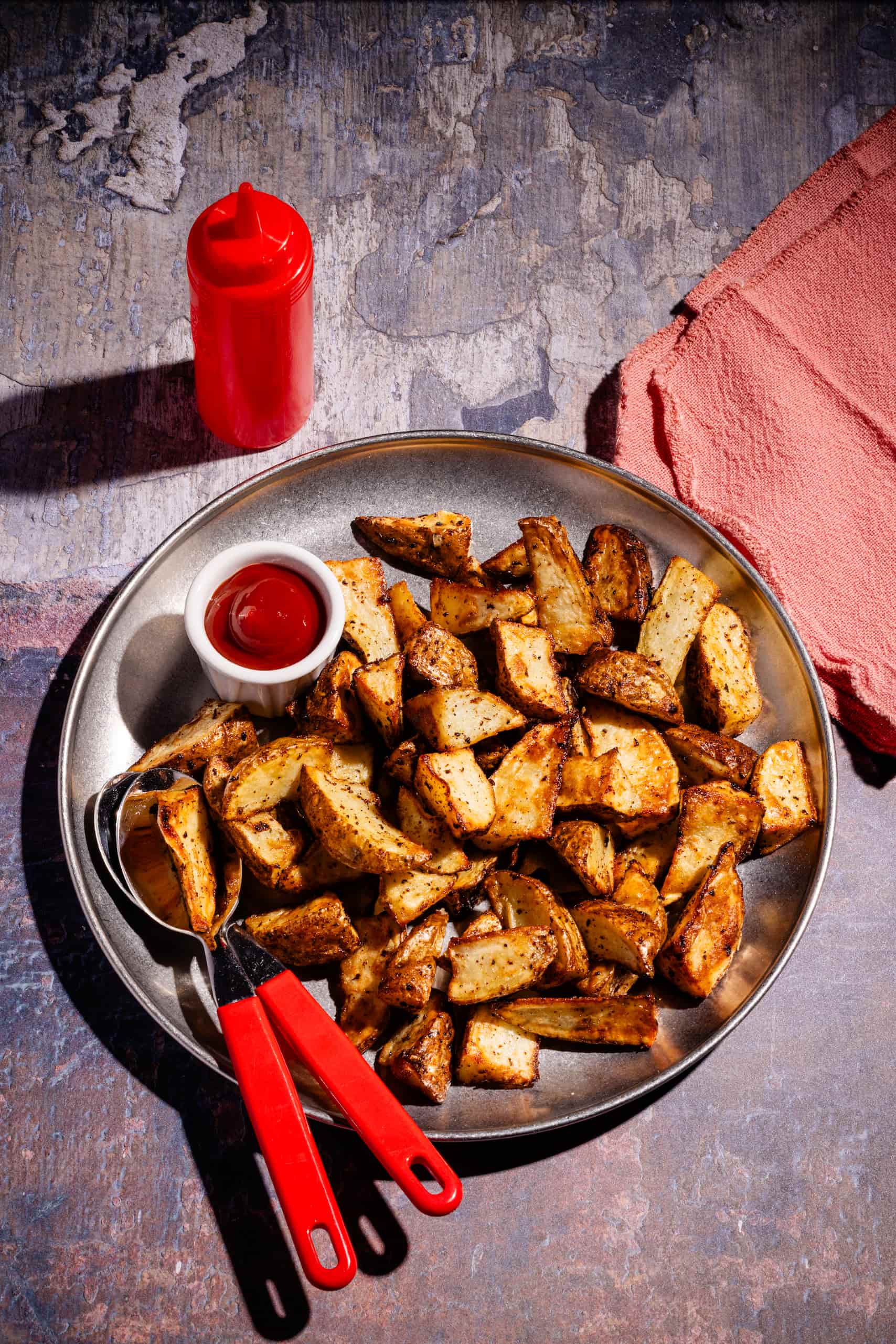 Quartiers de pommes de terre au air fryer croustillants au citron et aux herbes