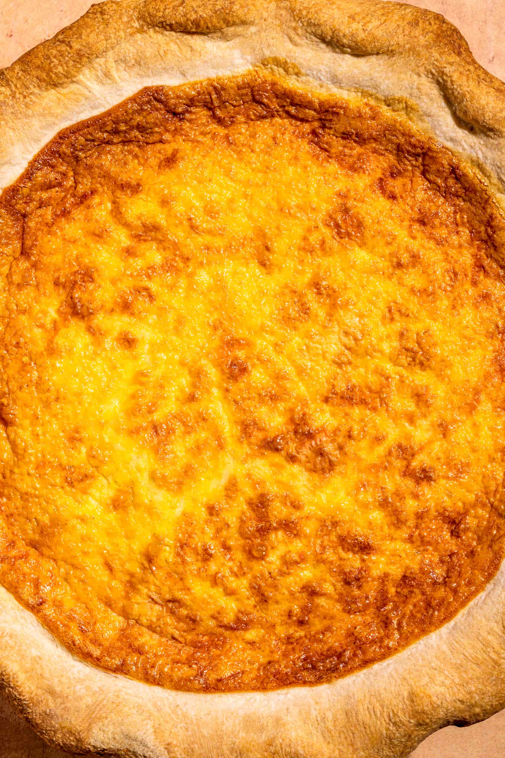 Quiche au jambon et au fromage facile, dorée et crémeuse pour brunch maison