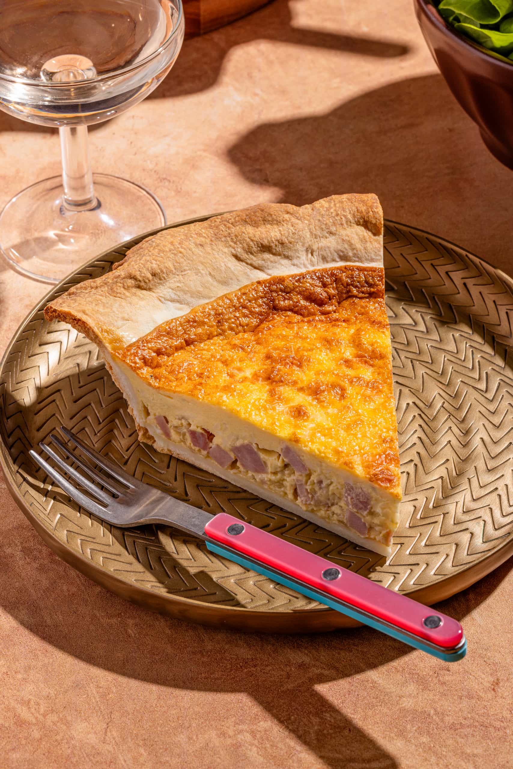 Quiche au jambon et au fromage facile, dorée et crémeuse pour brunch maison