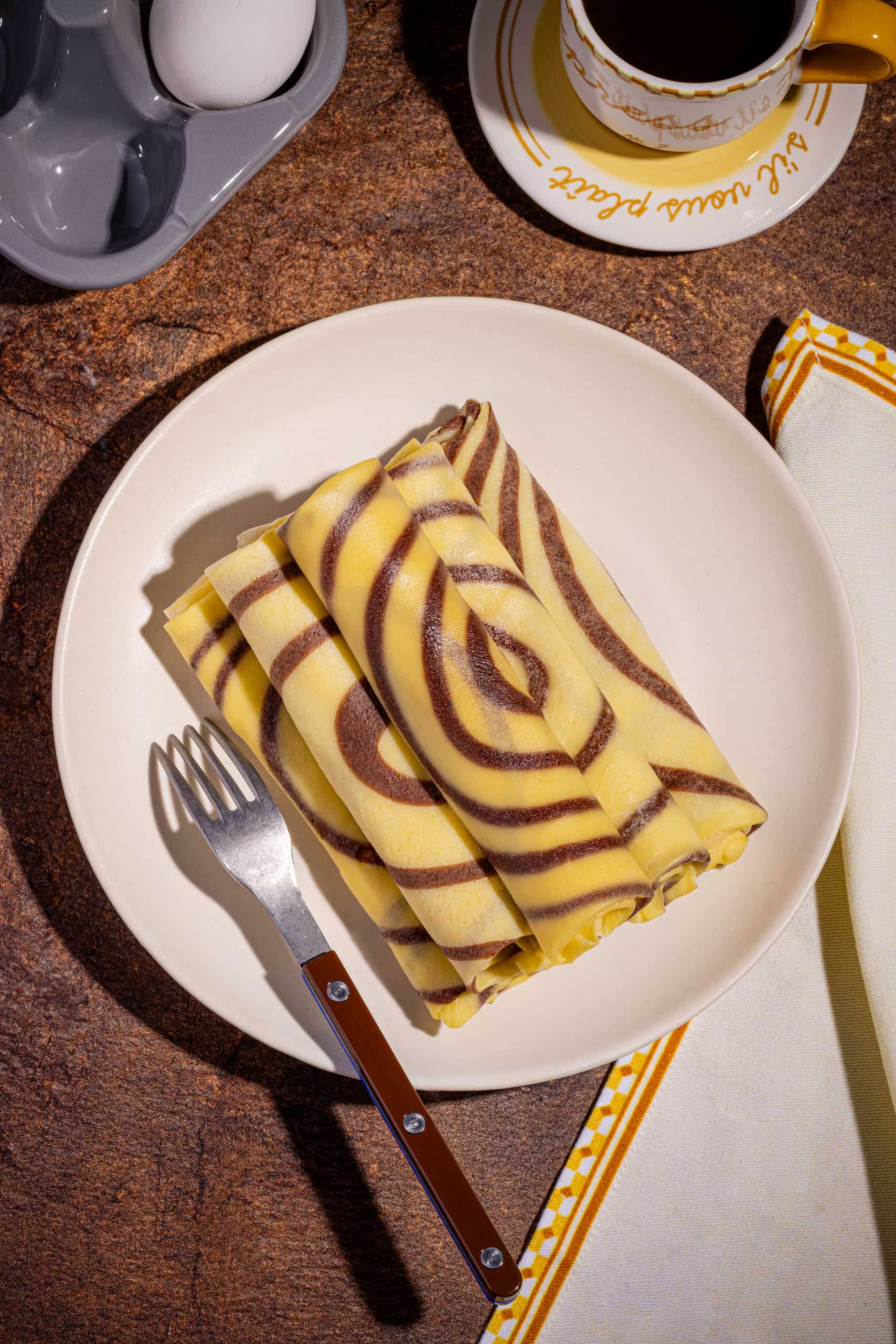 Crêpes spirales bicolores faciles pour brunch maison