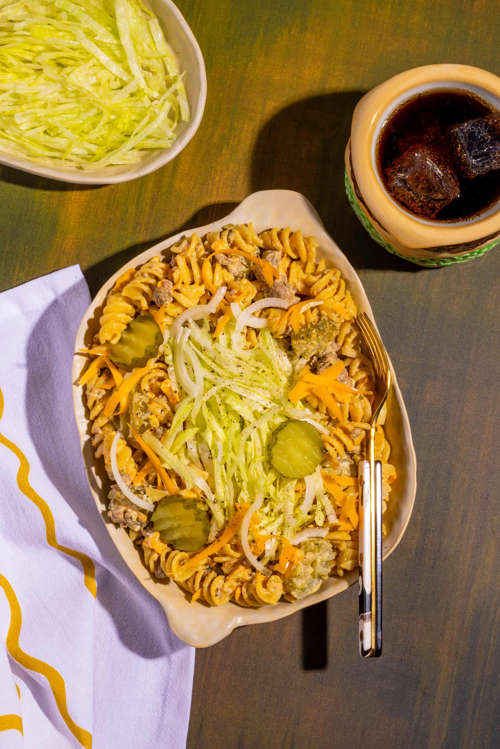 Salade de pâtes style Big Mac maison crémeuse au boeuf et cheddar