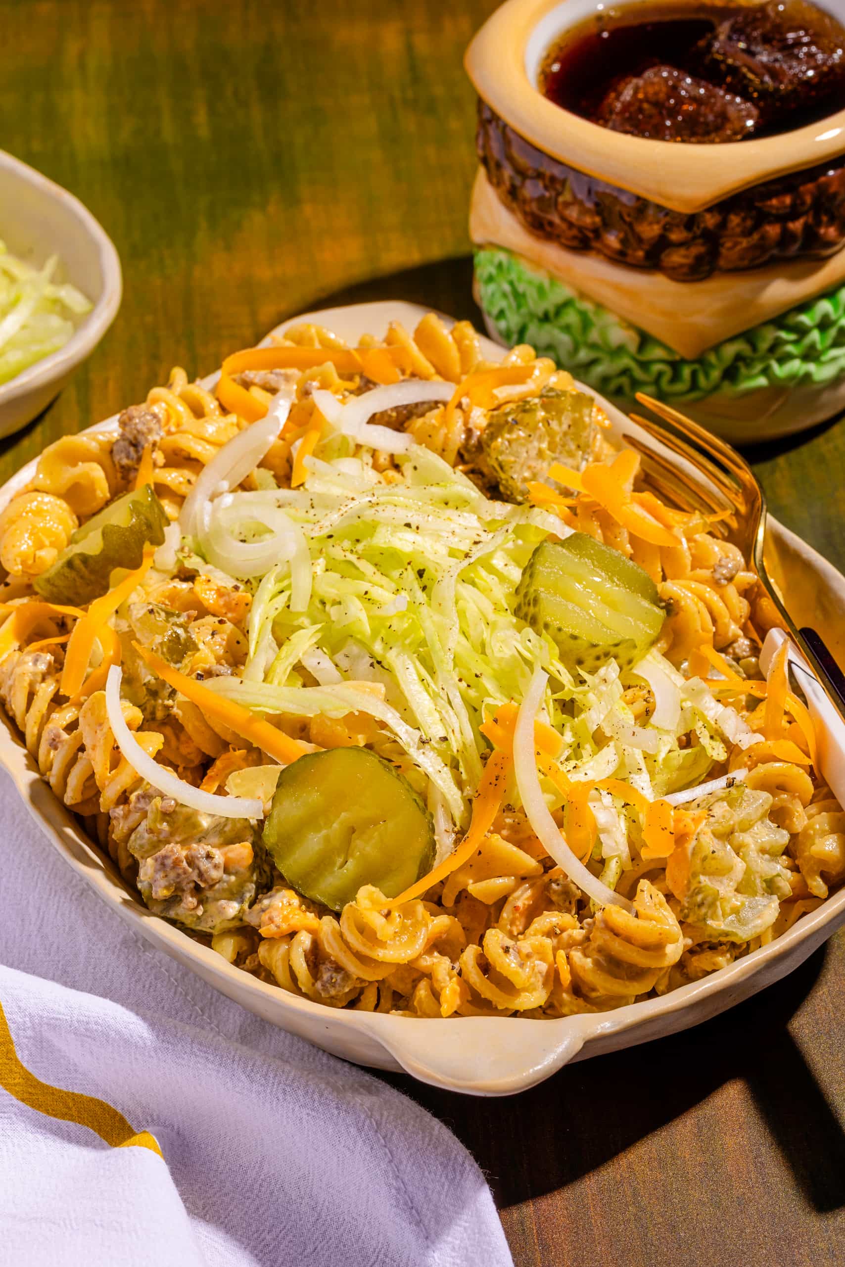 Salade de pâtes style Big Mac maison crémeuse au boeuf et cheddar