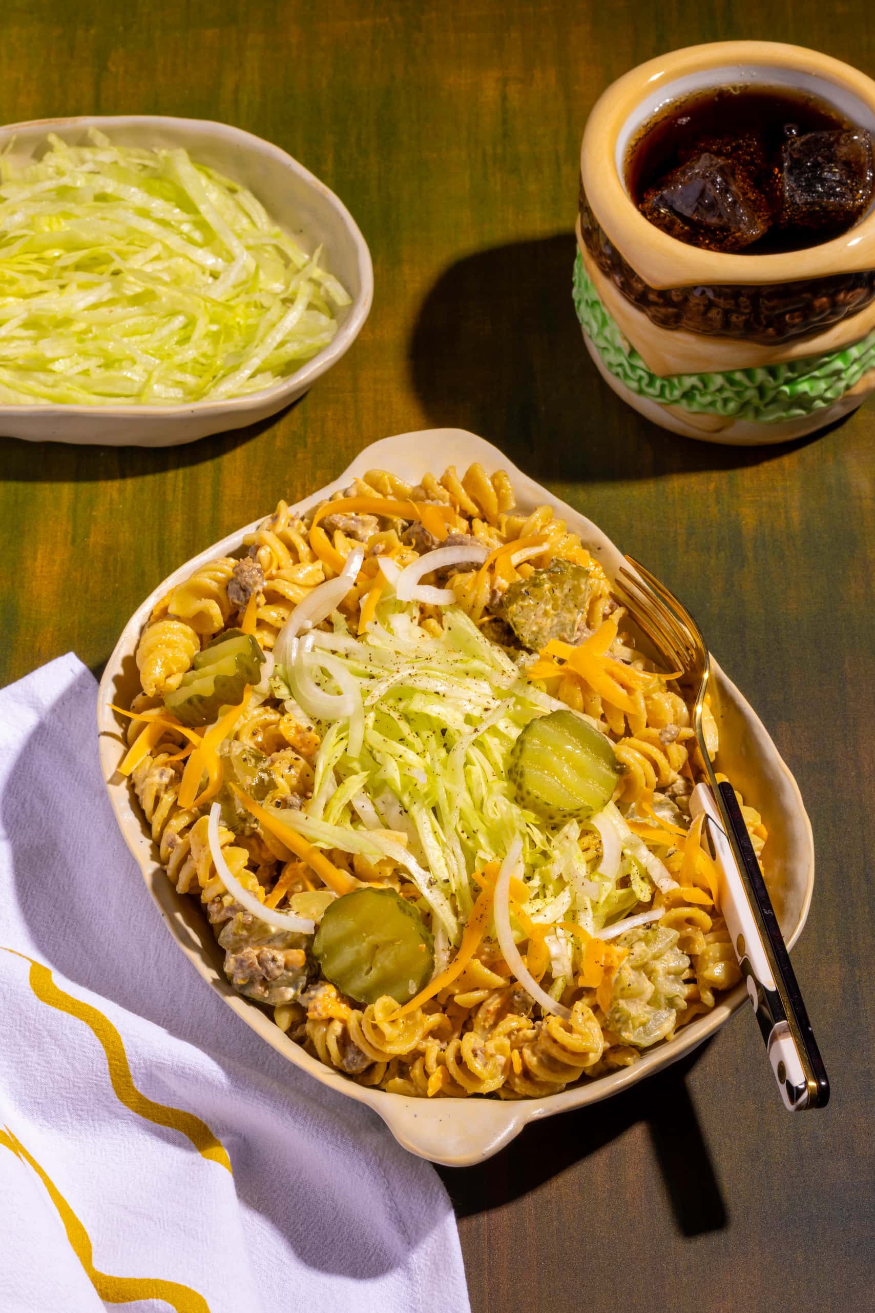 Salade de pâtes style Big Mac maison crémeuse au boeuf et cheddar