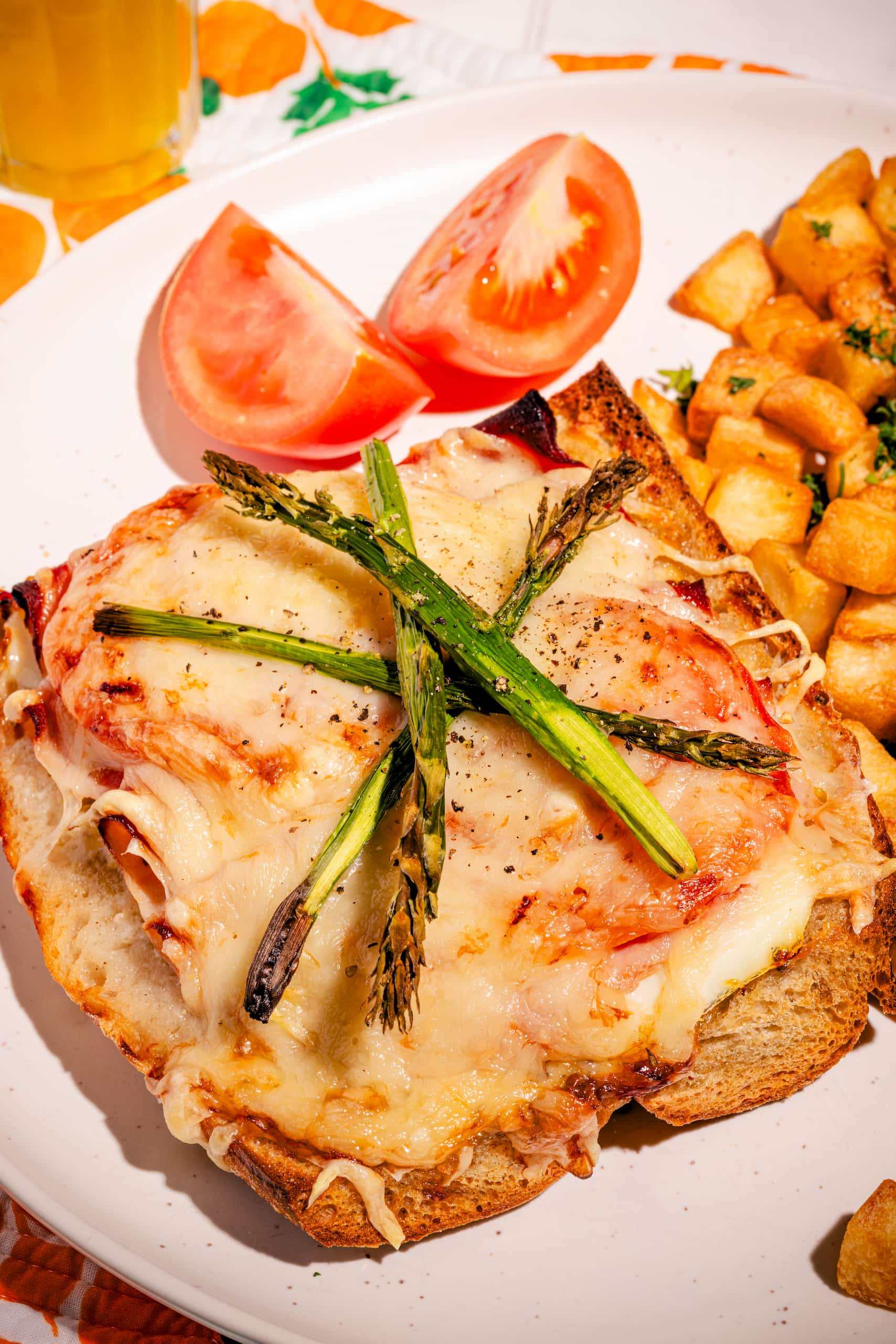 Baguette gratinée jambon oeuf et asperges au four (sandwich chaud facile)