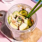 Salade de concombre au saumon fumé à secouer