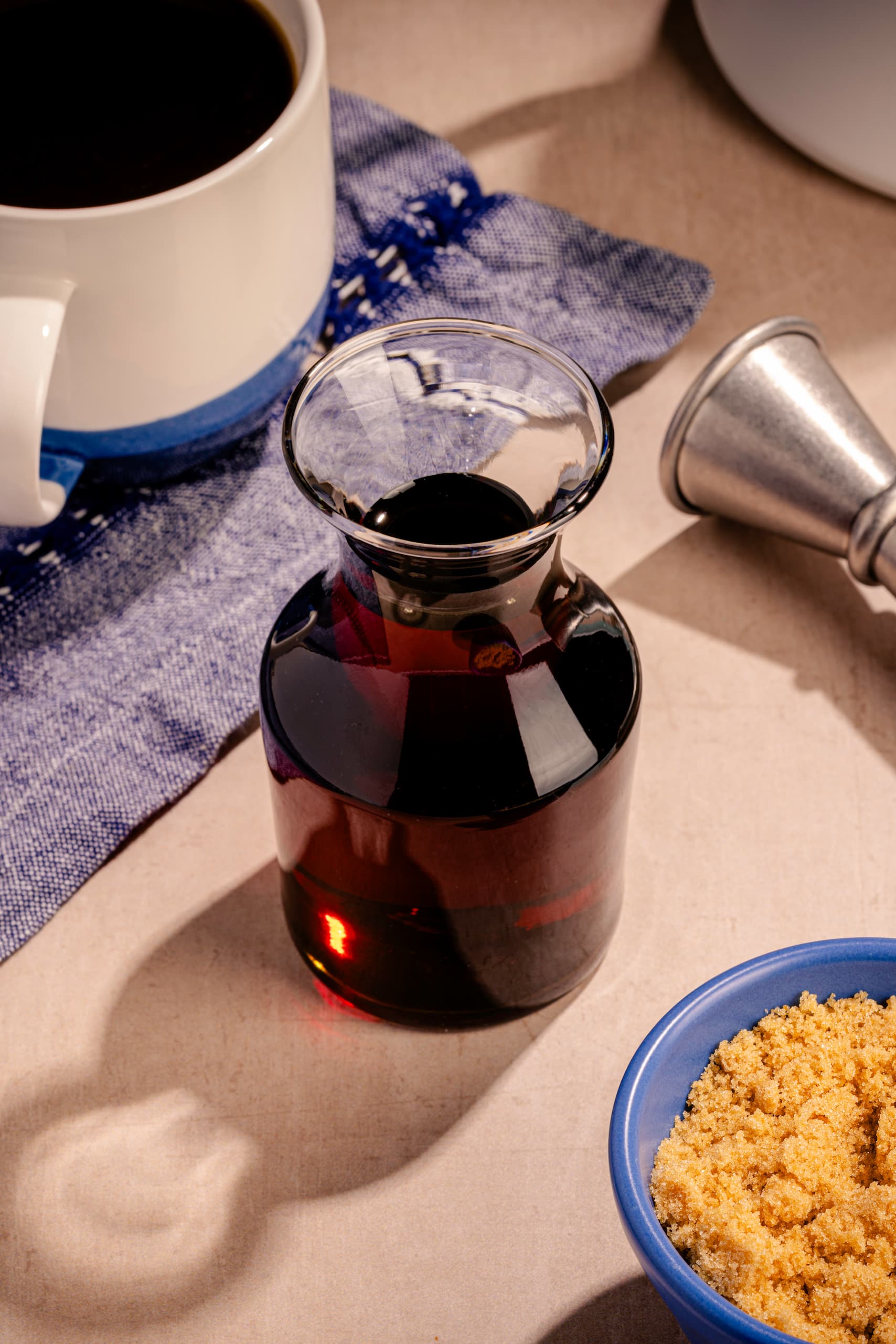 Sirop simple brun maison à la cassonade pour café et desserts