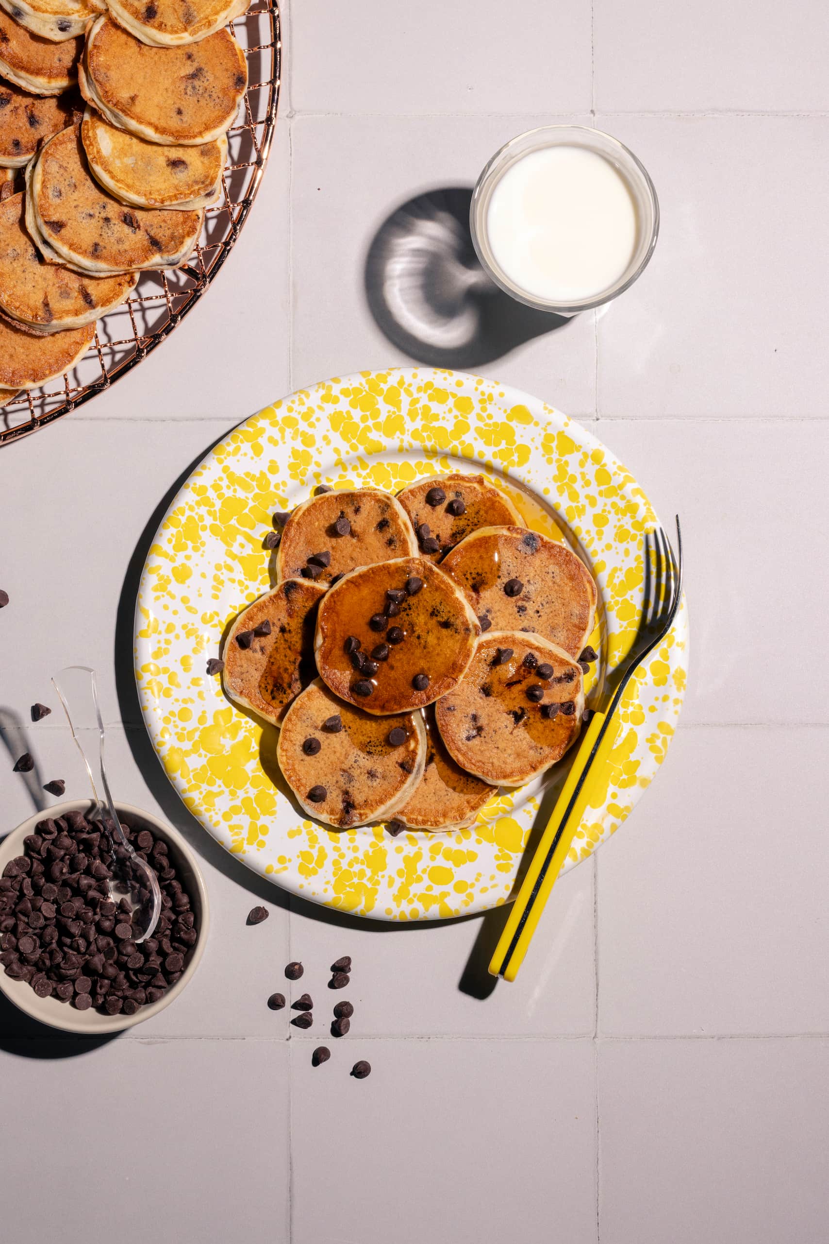 Mini-pancakes moelleux aux brisures de chocolat (la meilleure recette facile à essayer)