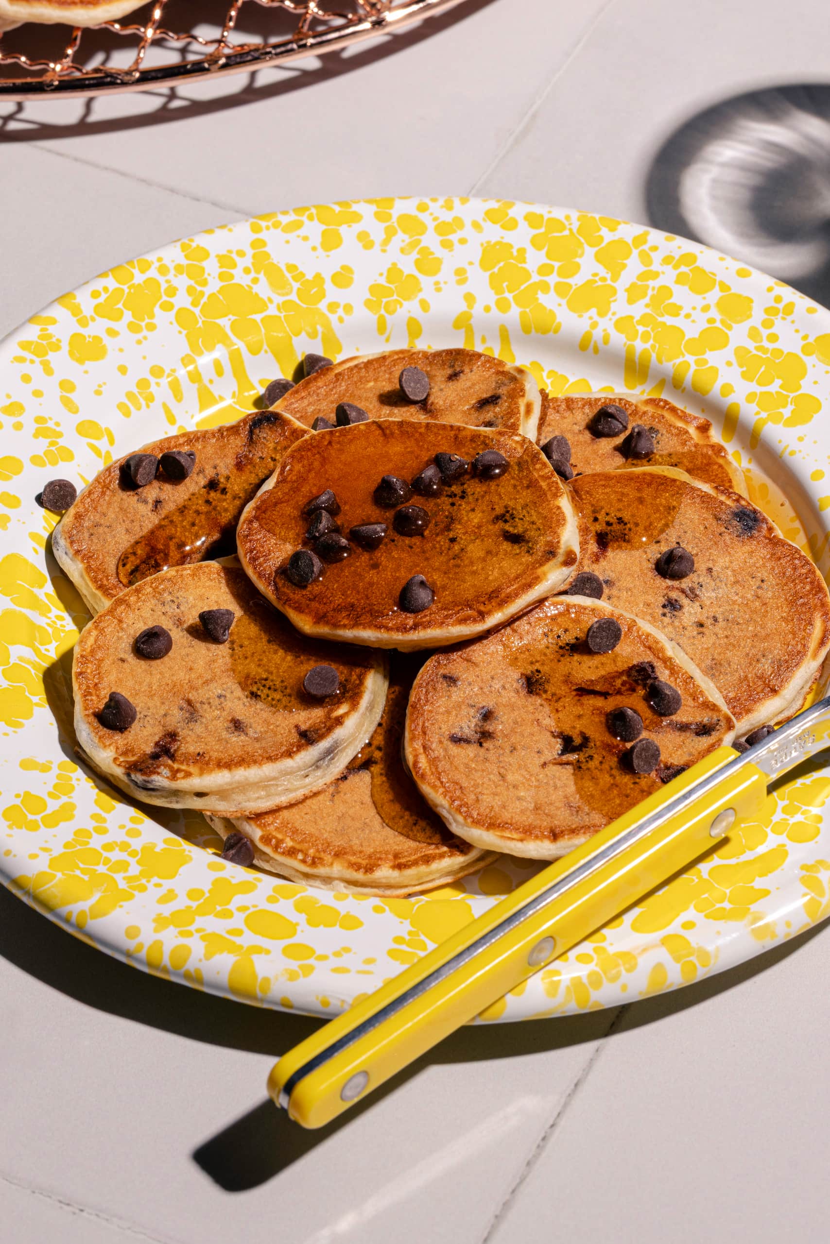 Mini-pancakes moelleux aux brisures de chocolat (la meilleure recette facile à essayer)