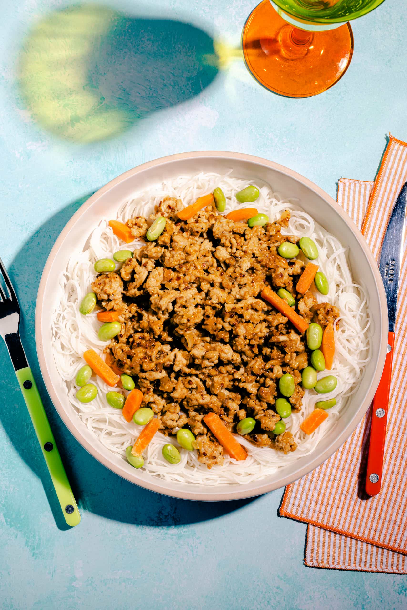 Porc haché caramélisé à l’érable et à la moutarde avec riz et légumes