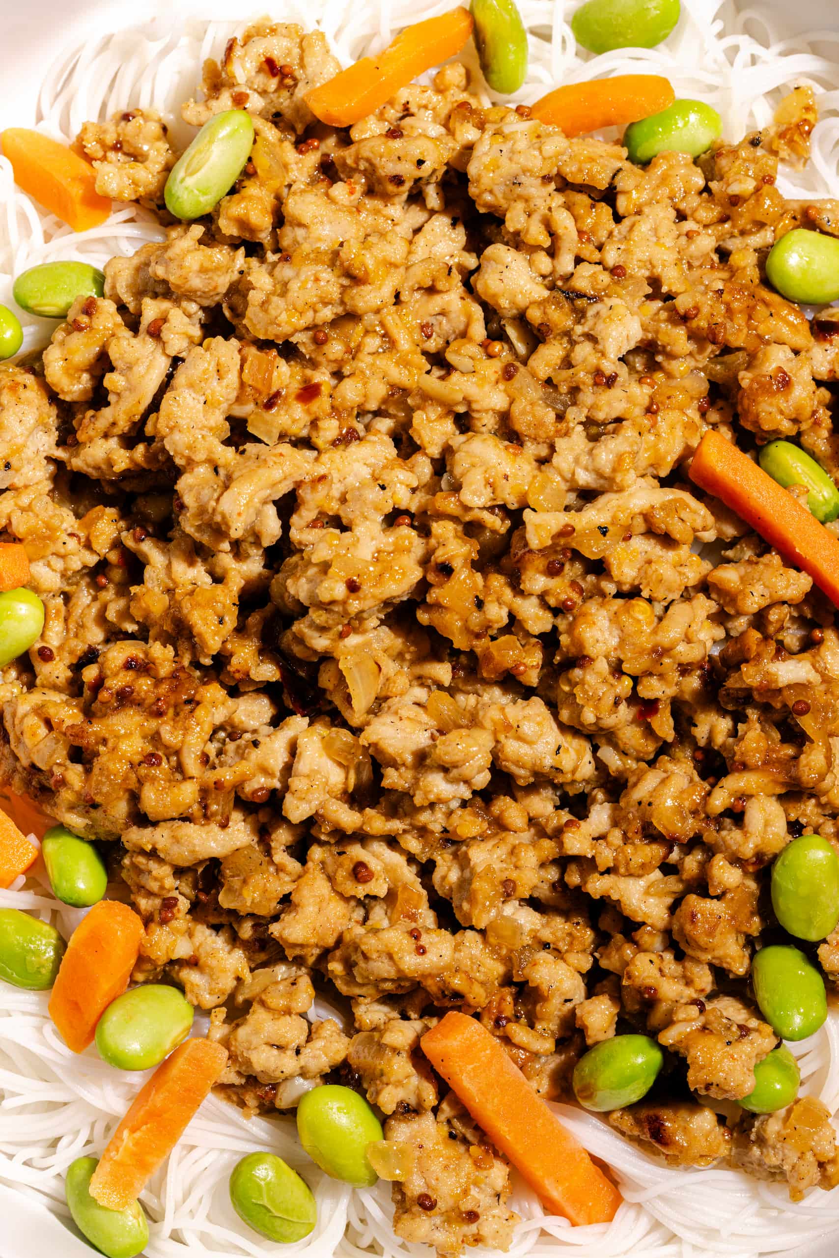 Porc haché caramélisé à l’érable et à la moutarde avec riz et légumes