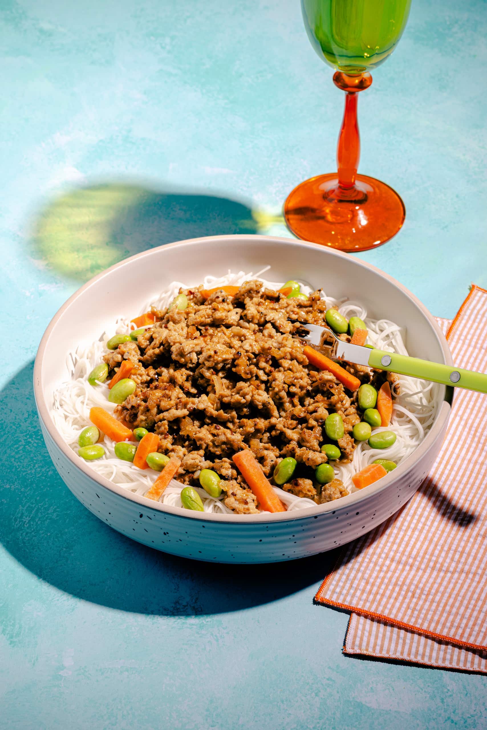 Porc haché caramélisé à l’érable et à la moutarde avec riz et légumes