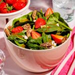 Salade aux épinards avec fraises