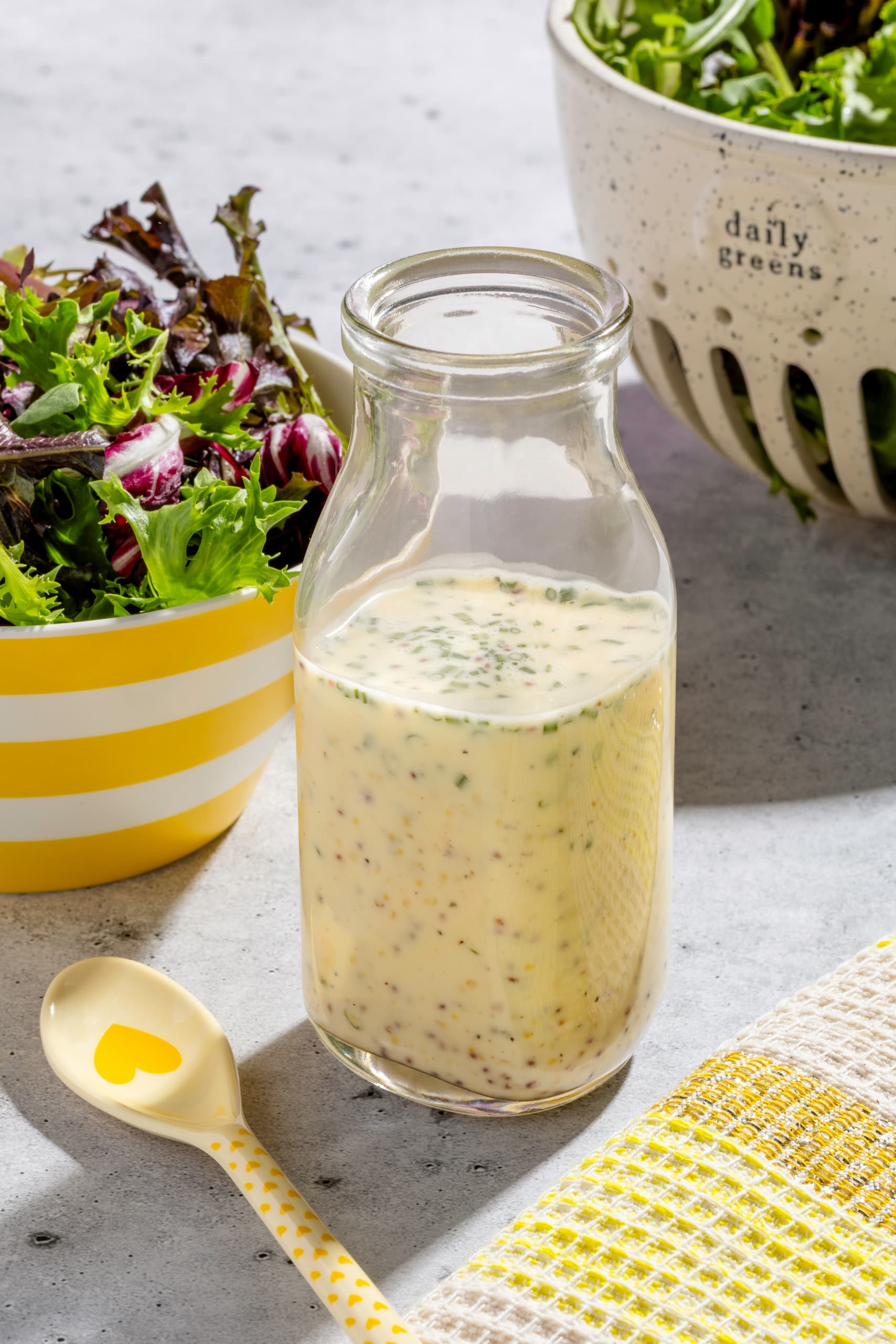 Pot de vinaigrette à l'érable et moutarde à l'ancienne dorée crémeuse
