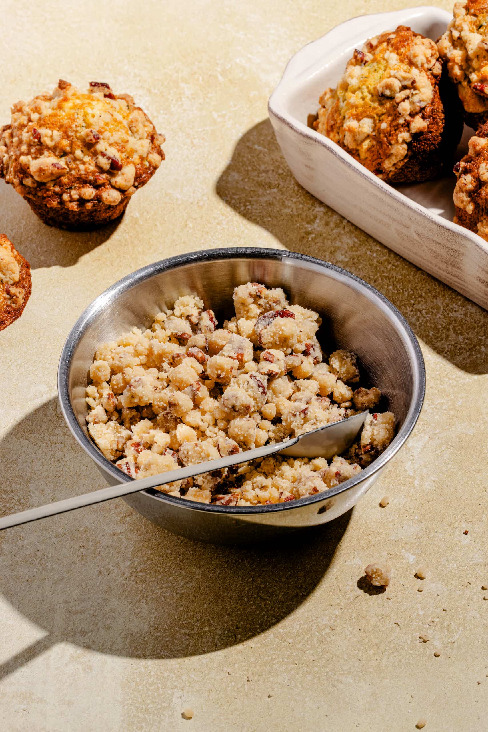 Croustillant pour muffins, crumble aux pacanes doré pour garnir desserts maison