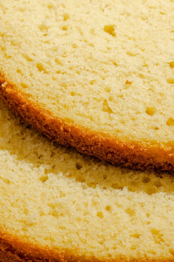 Gâteau éponge à la vanille à la mie moelleuse et aérienne, dessert maison facile