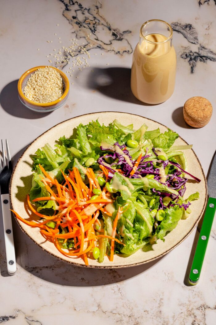 Vinaigrette wafu au sésame maison crémeuse pour salades et bols à la japonaise