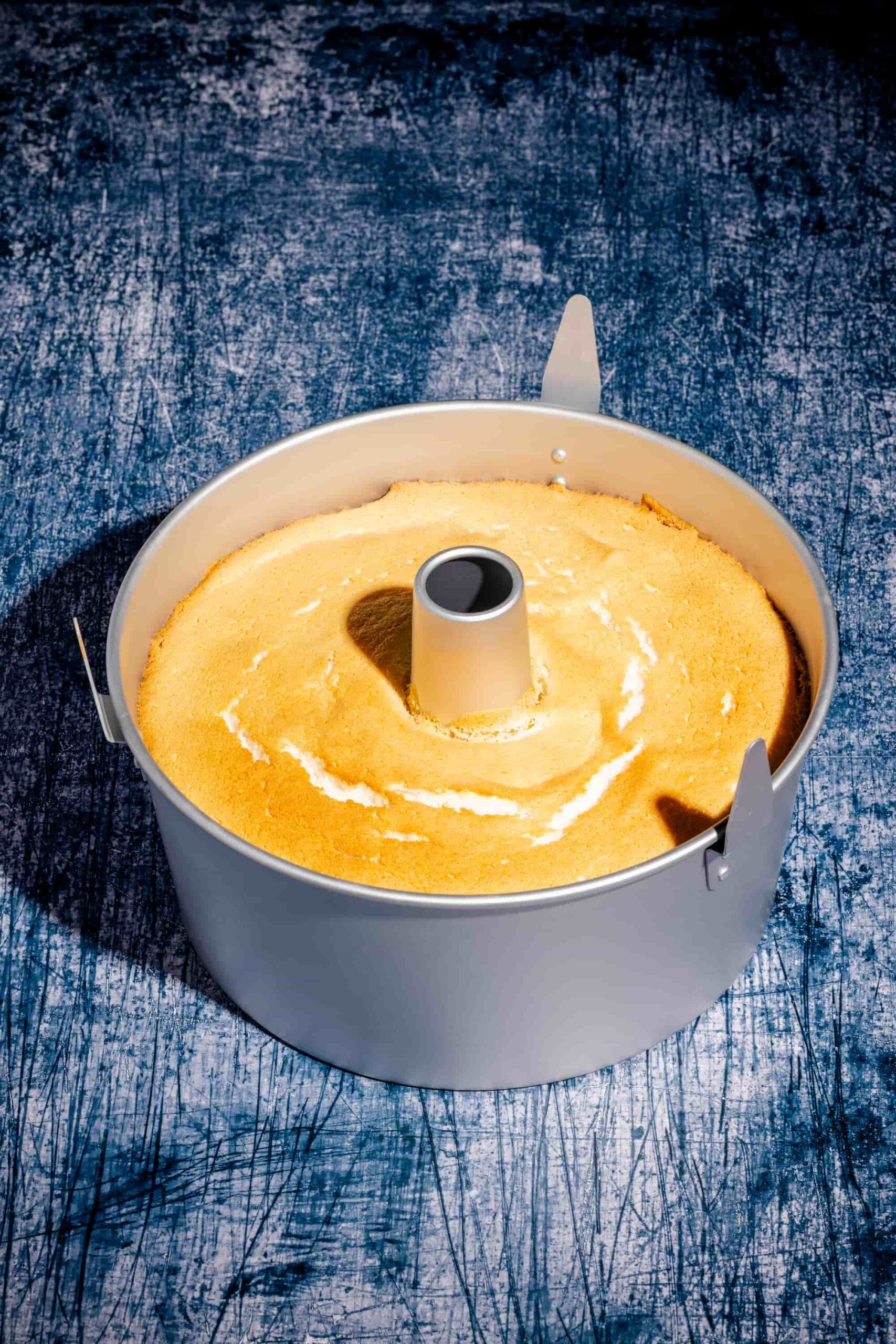 Recette de gâteau des anges moelleux dans un moule à gâteaux des anges