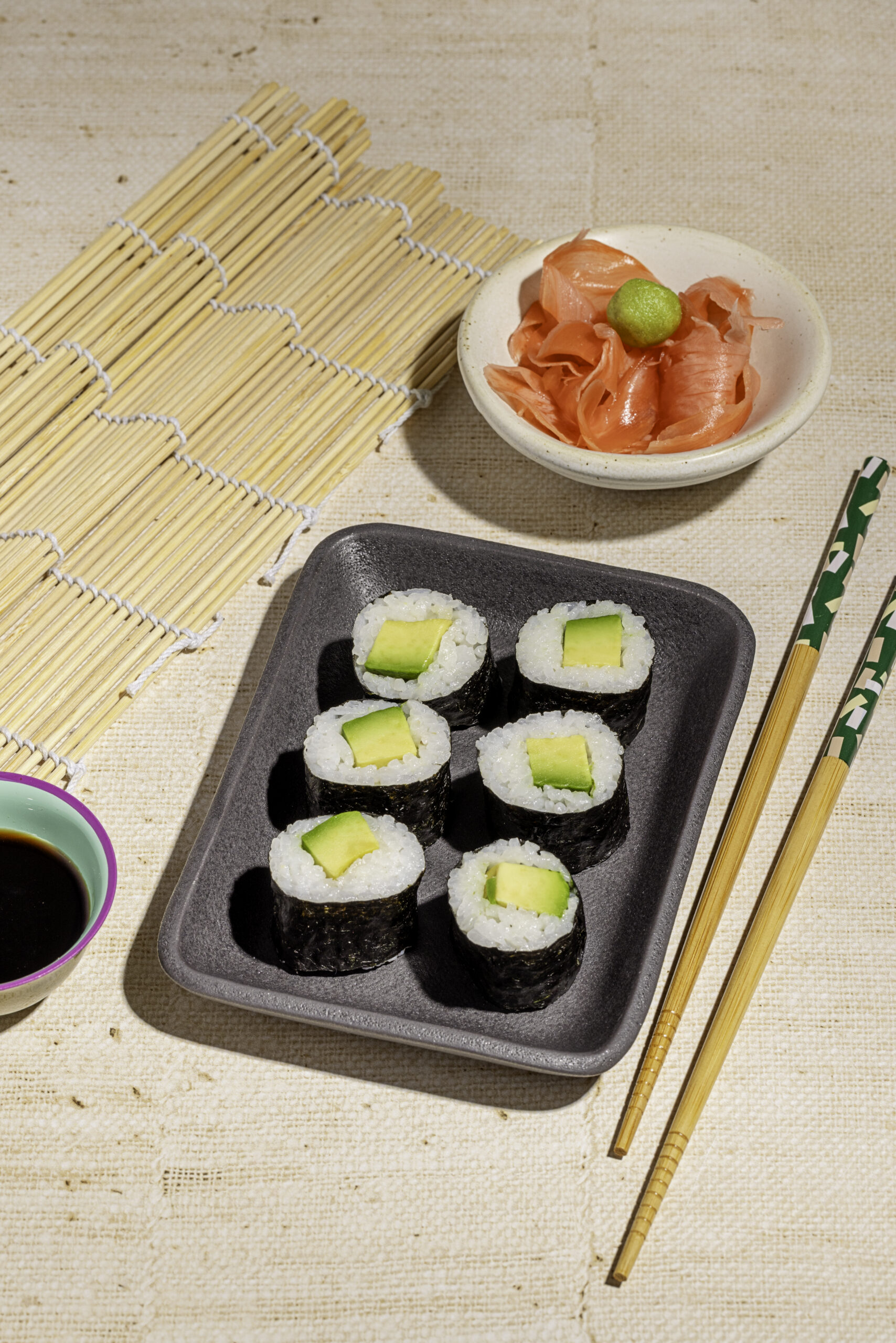 Hosomakis à l'avocat maison, petits rouleaux de sushi végétariens faciles à préparer