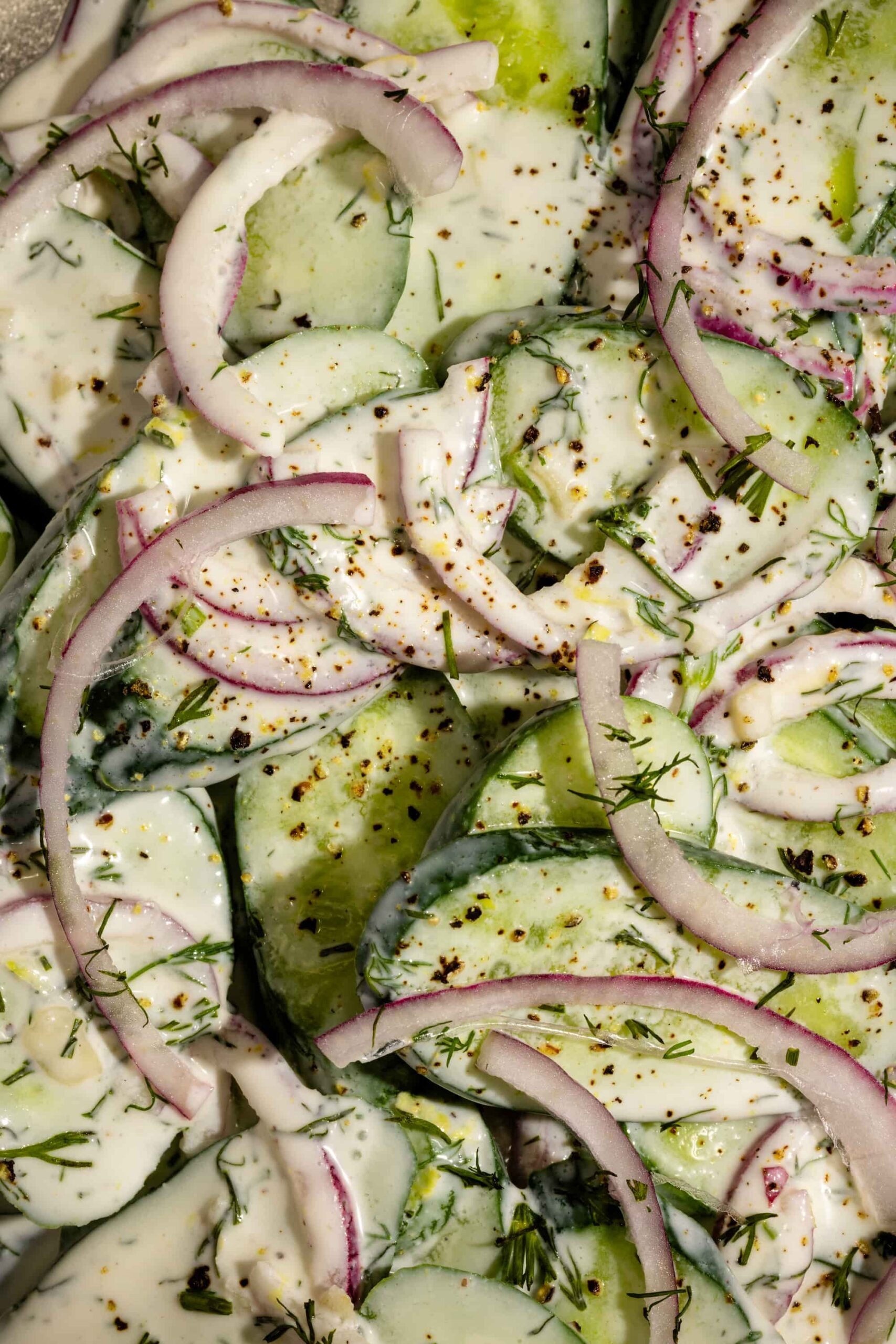 Recette simple de salade de concombres avec vinaigrette au yogourt grec maison