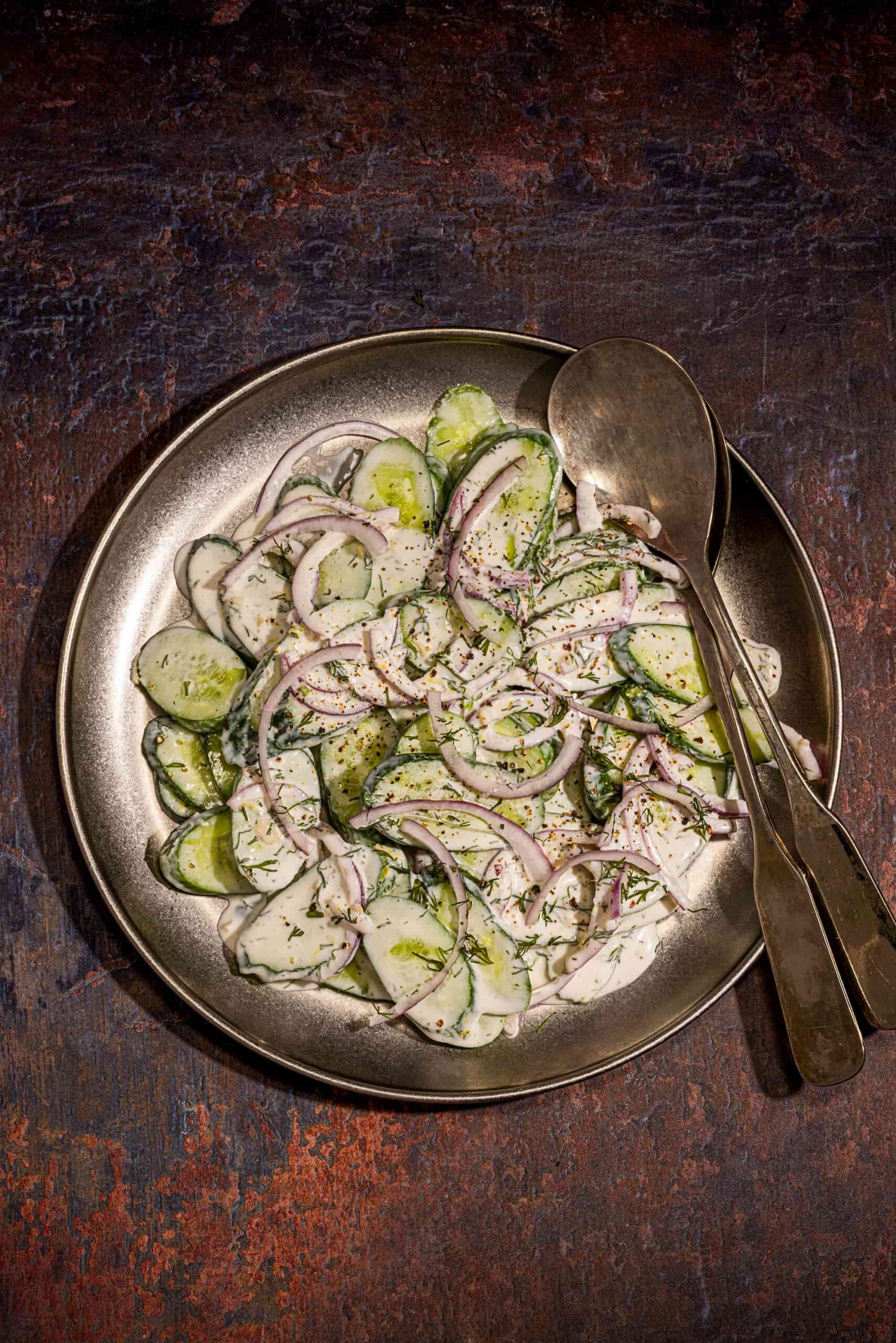 Recette simple de salade de concombres avec vinaigrette au yogourt grec maison