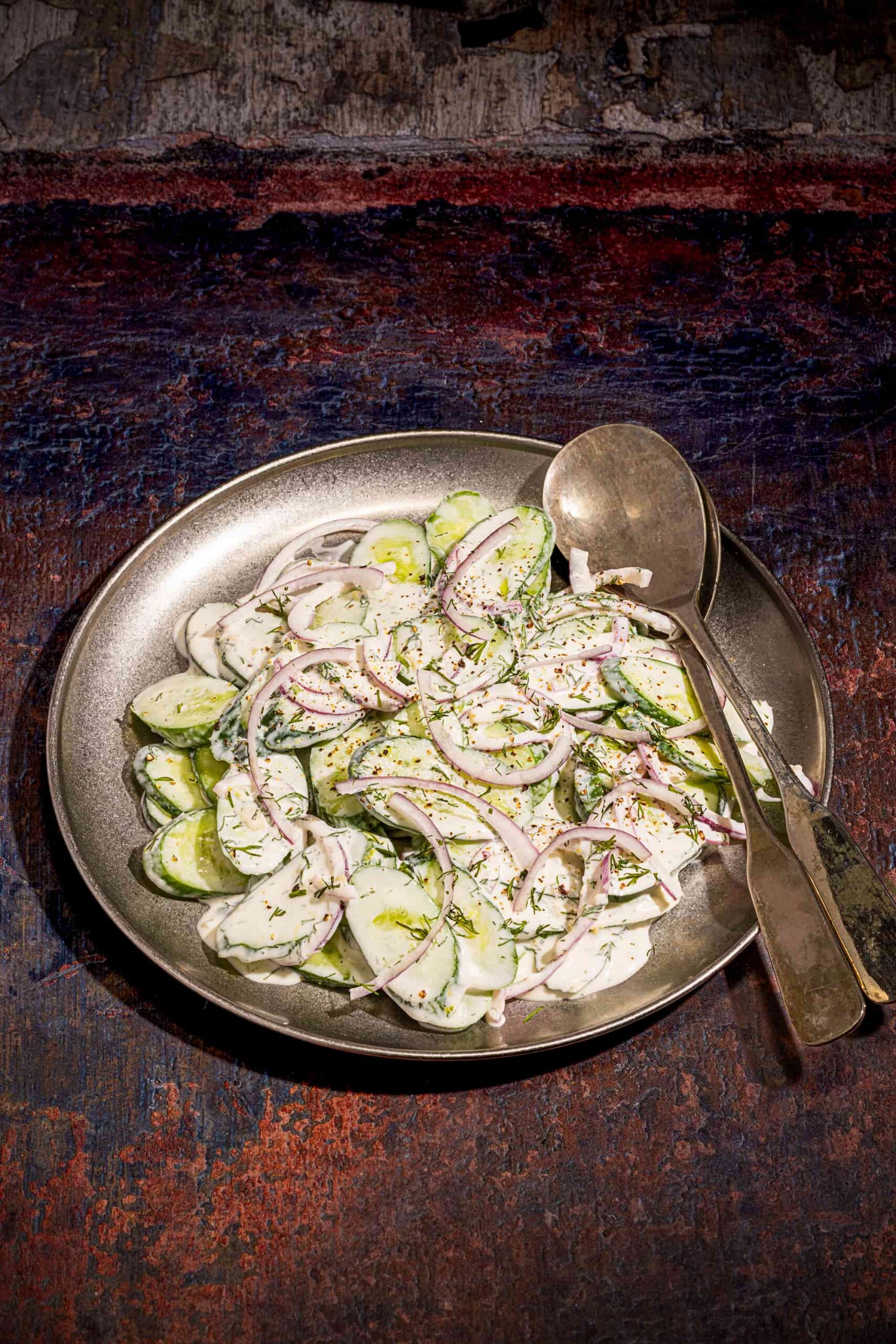 Recette simple de salade de concombres avec vinaigrette au yogourt grec maison