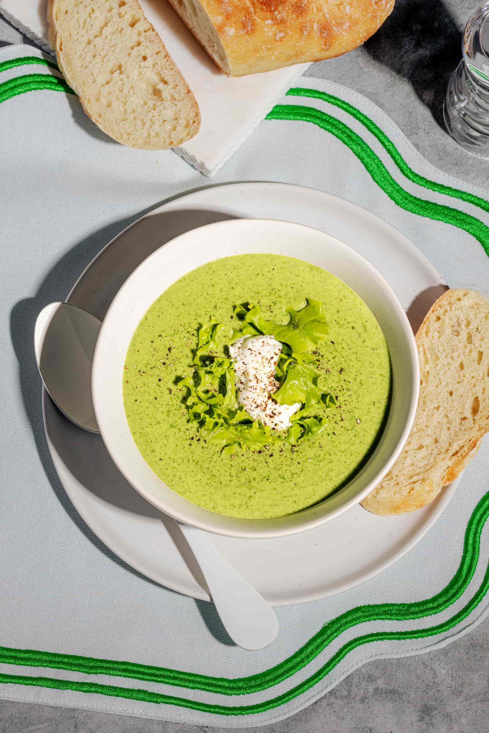 Bol de potage Choisy (velouté de laitue) maison