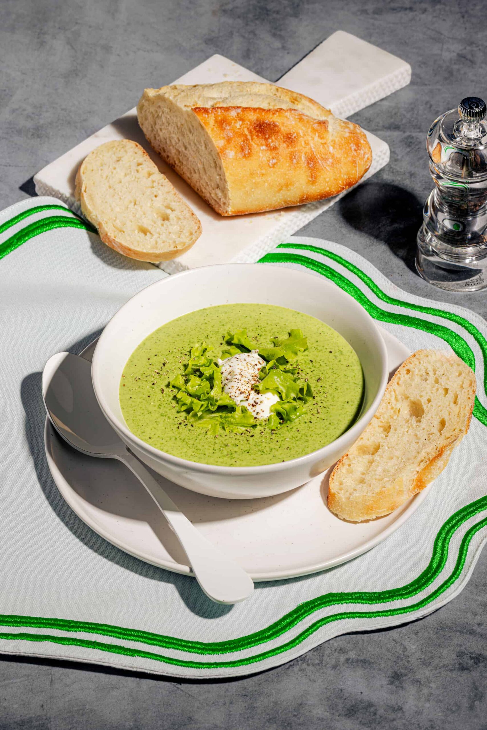 Bol de potage Choisy (velouté de laitue) maison