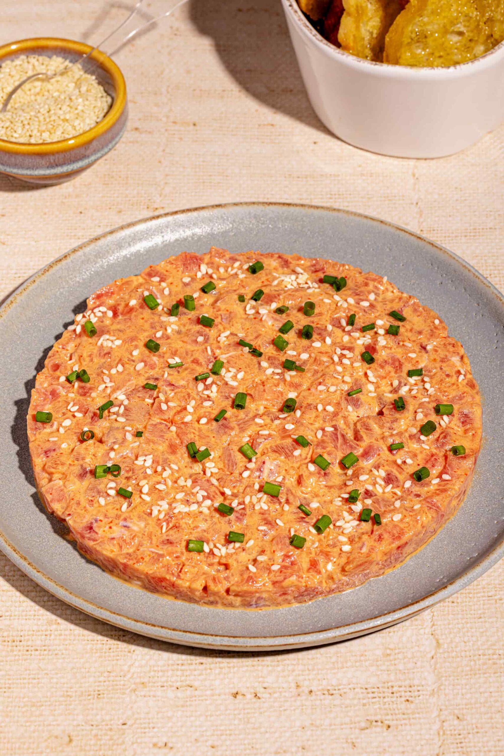 Assiette de tartare de thon épicé comme au restaurant