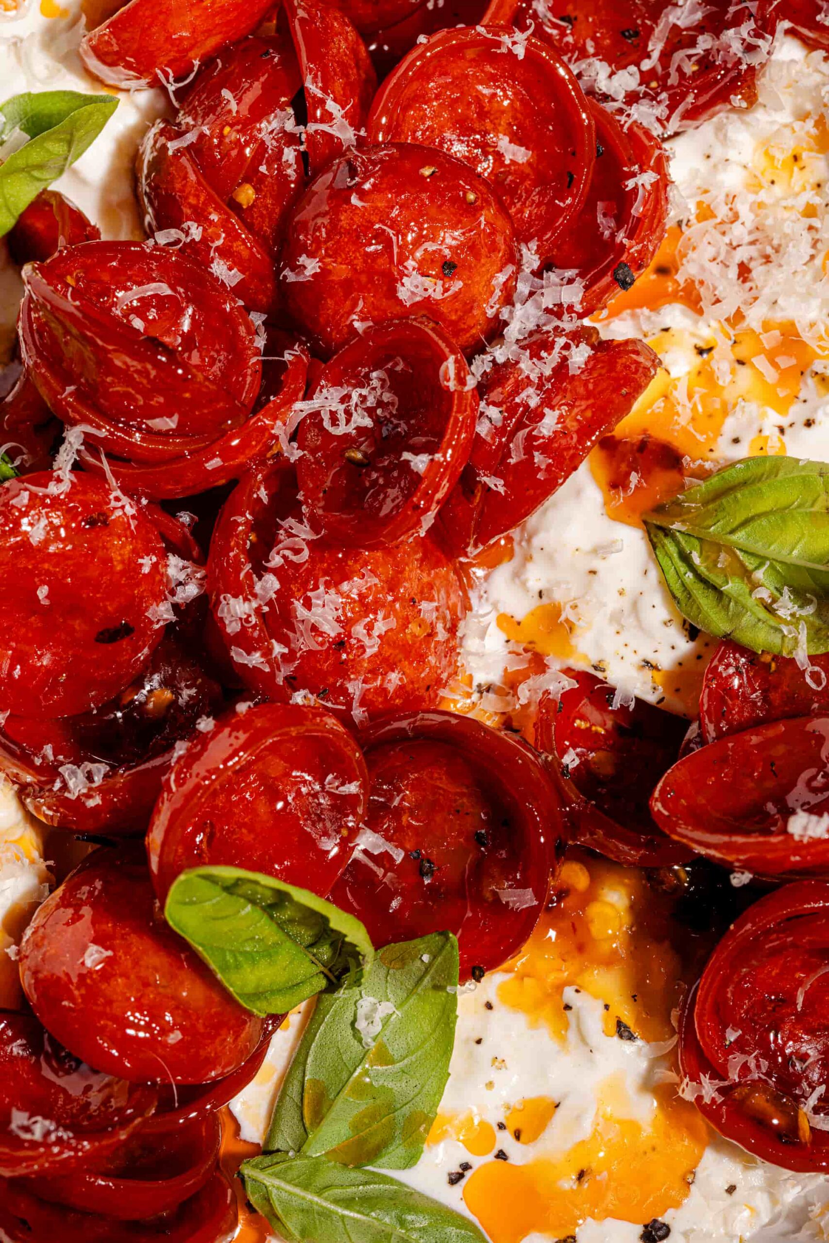 Burrata crémeuse nappée de mini-pepperonis et miel épicé (entrée gourmande facile)