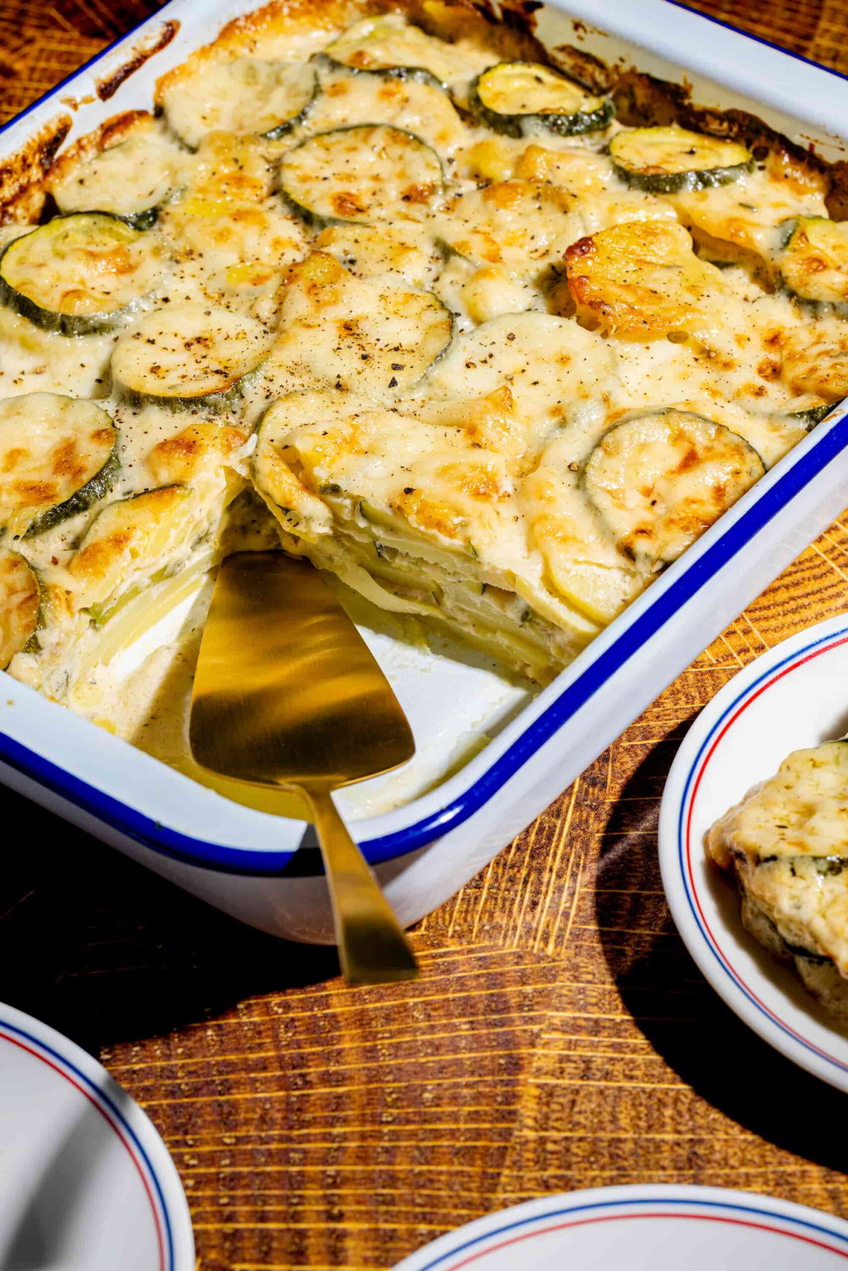 Gratin de courgettes et de pommes de terre gratiné au gruyère et au parmesan