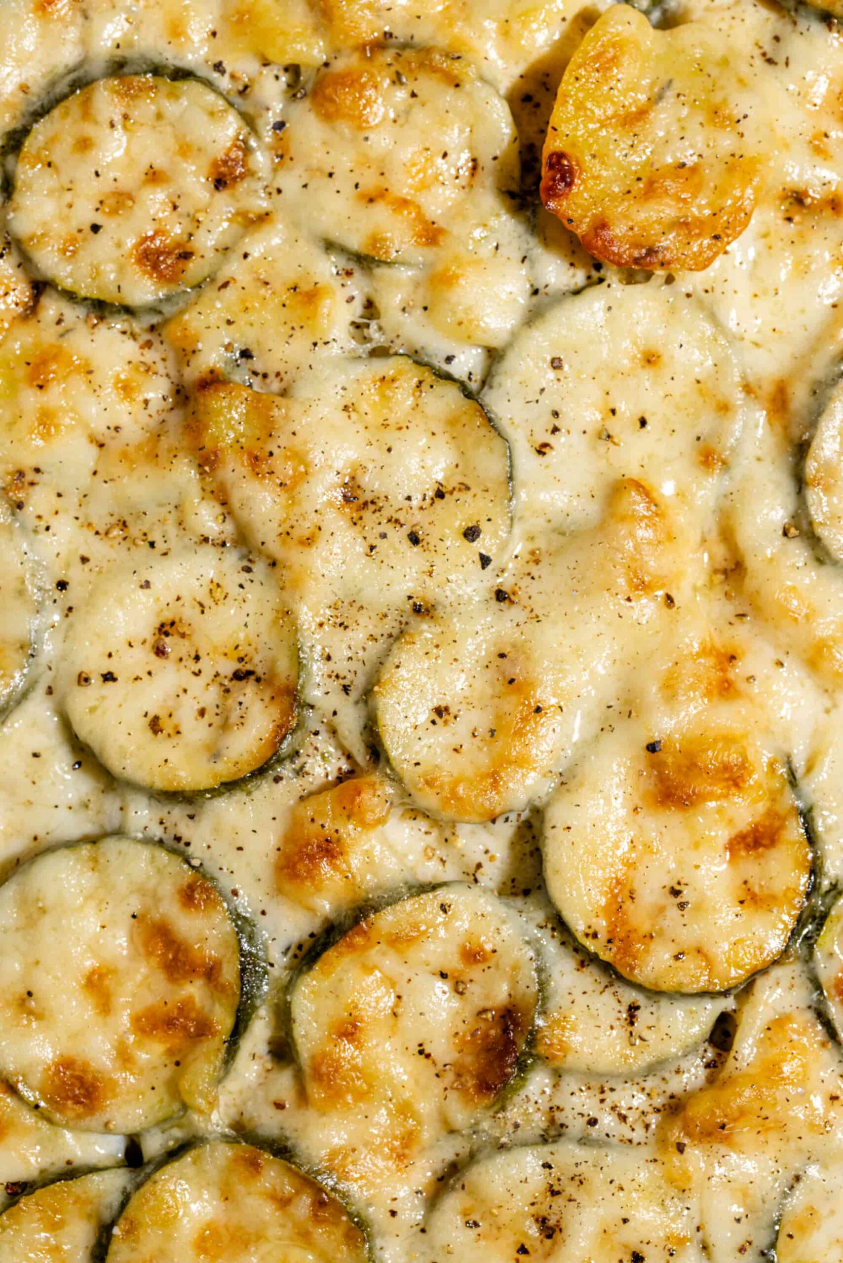 Gratin de courgettes et de pommes de terre gratiné au gruyère et au parmesan