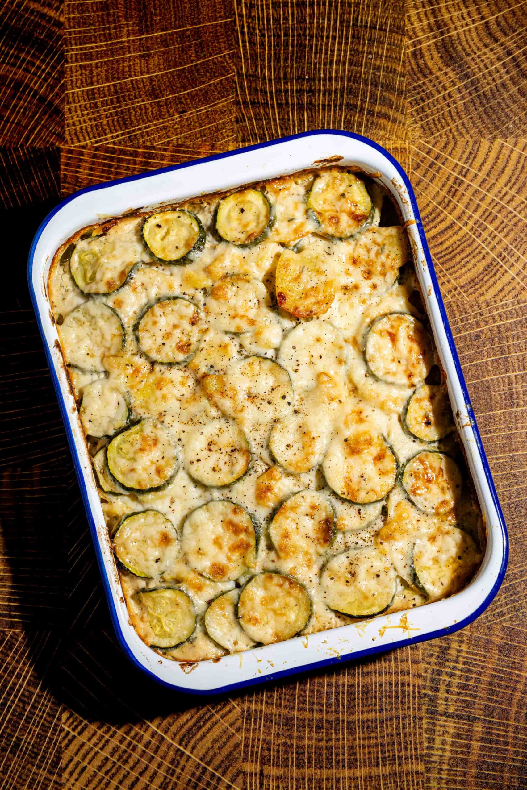 Gratin de courgettes et de pommes de terre gratiné au gruyère et au parmesan