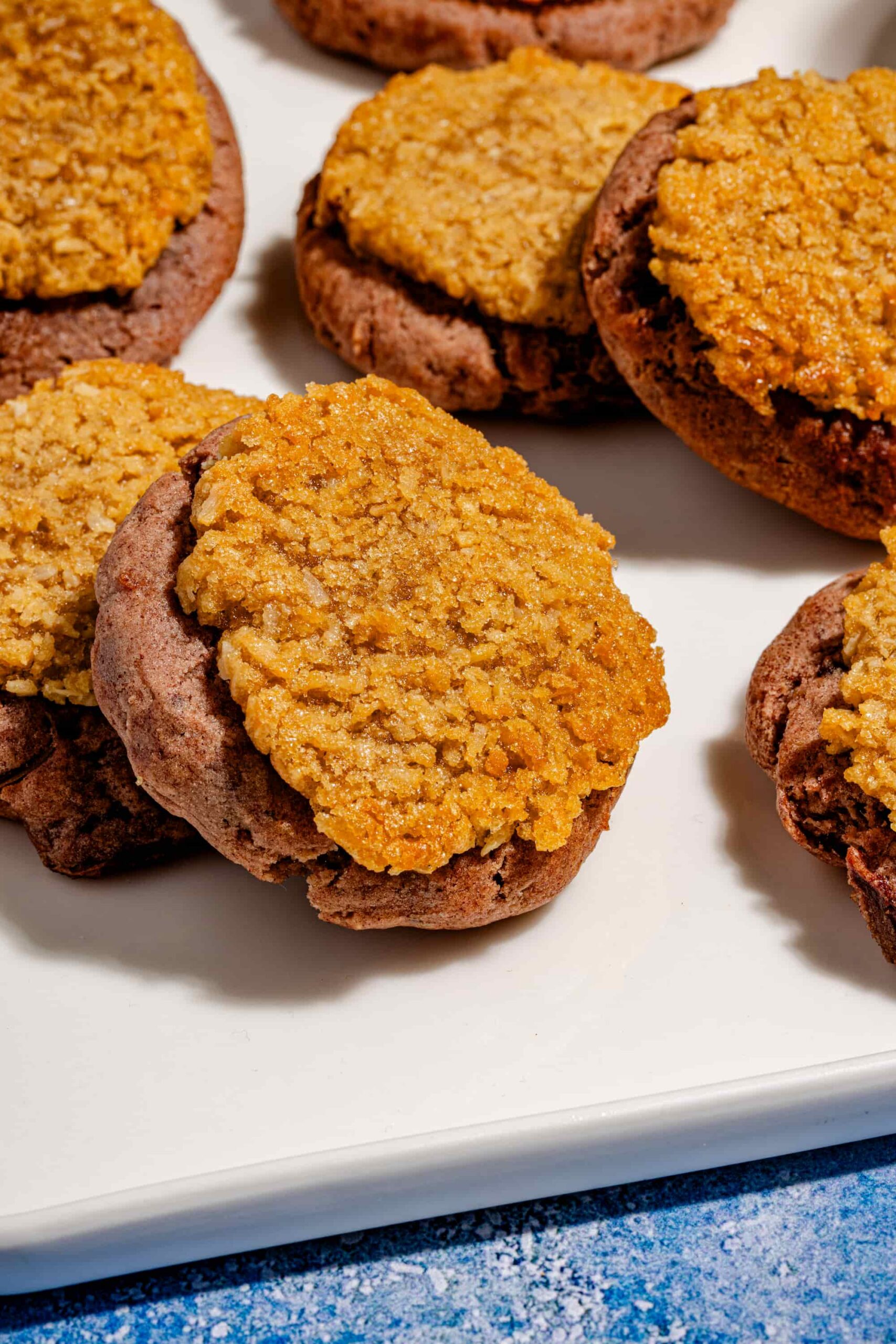 Biscuits Reine Élisabeth moelleux aux dattes et garniture coco caramélisée
