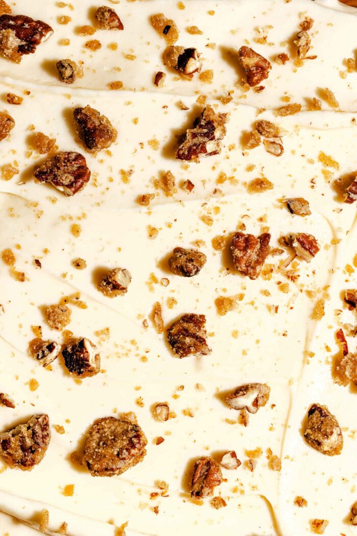 Gâteau à la purée de citrouille avec glaçage crémeux au fromage