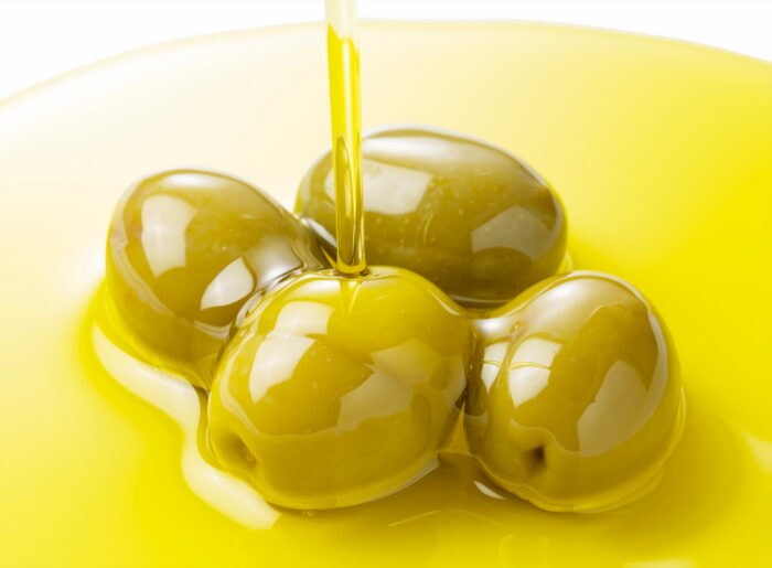 L'huile d'olive : valeurs nutritives, calories, bienfaits santé, recettes et utilisations