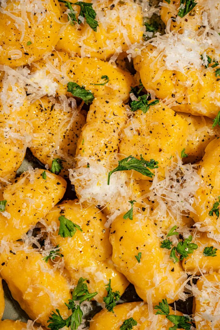 Gnocchi à la courge butternut maison avec beurre citronné au parmesan et persil frais