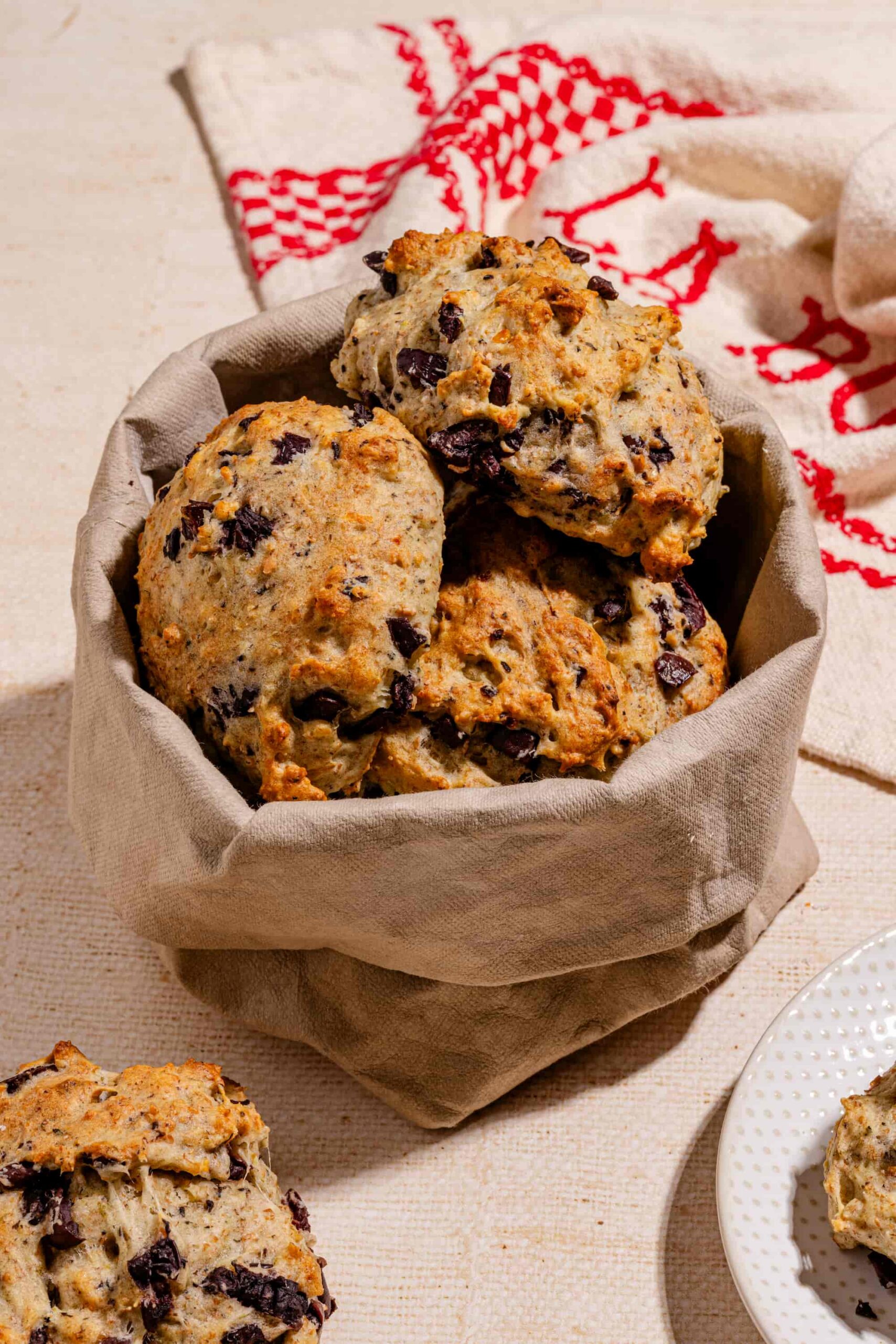 Recette rapide de petits pains rustiques aux olives et parmesan sans levure