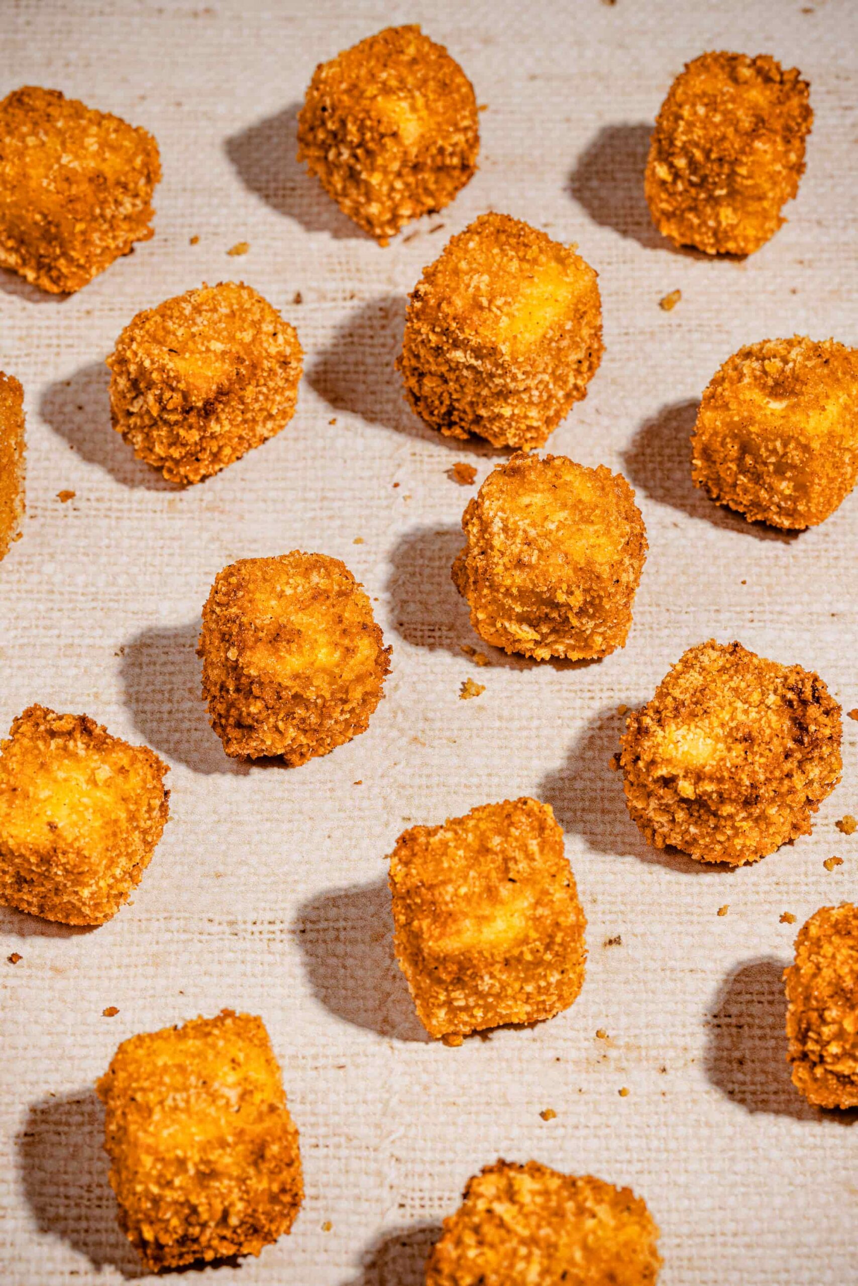 Cubes de tofu croustillant au air fryer avec panure panko dorée