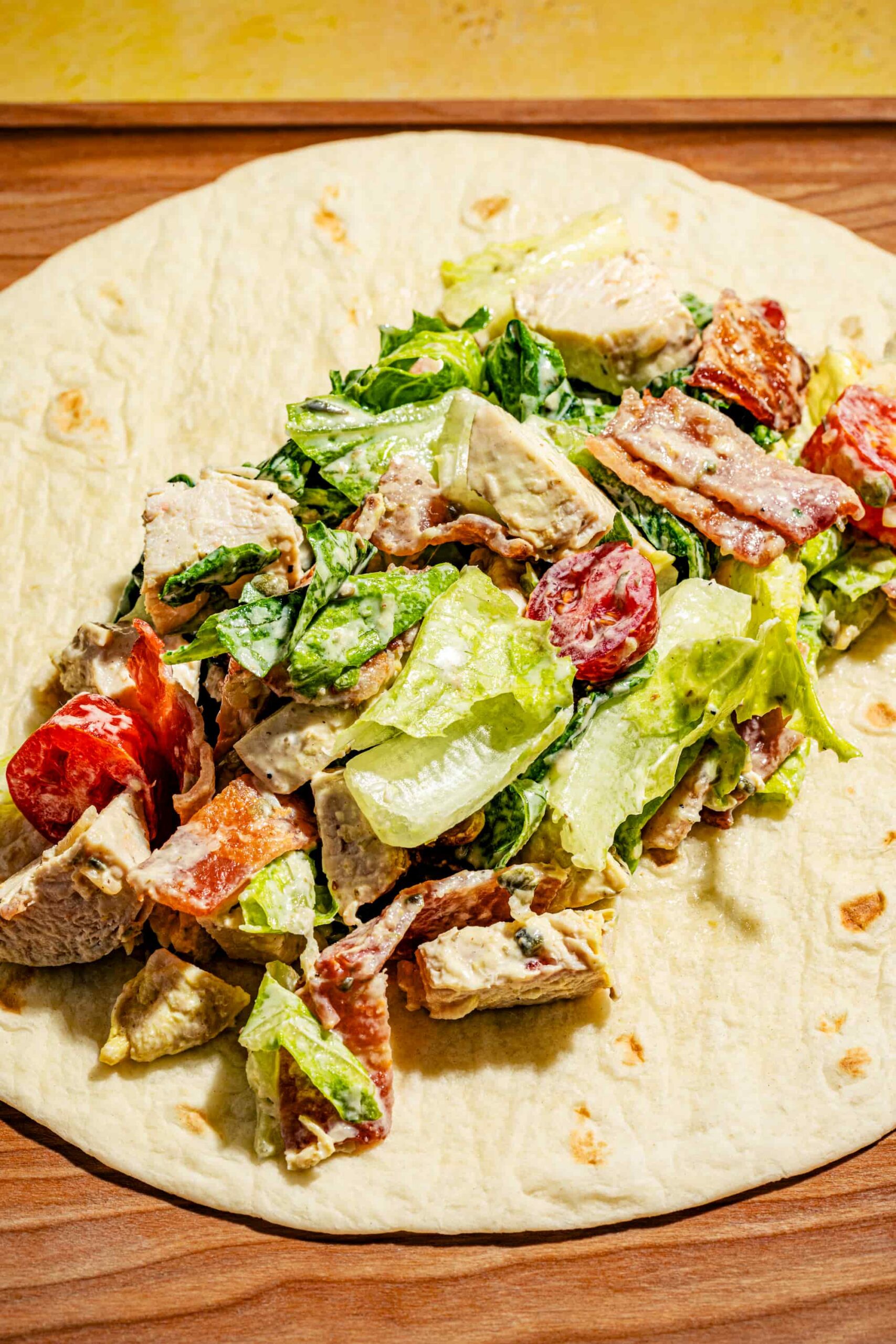 Wrap au poulet César réconfortant